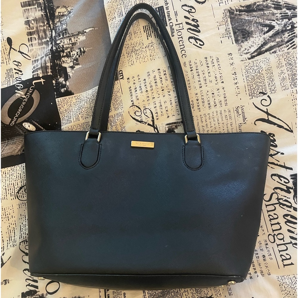 Black shoulder bag